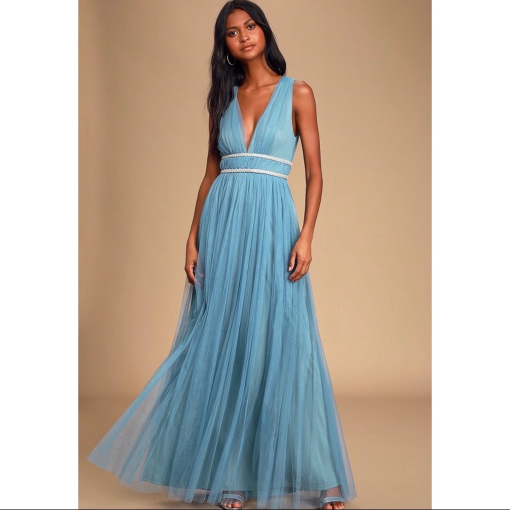 NWT LULU’S | slimming vneck blue silver dress gown